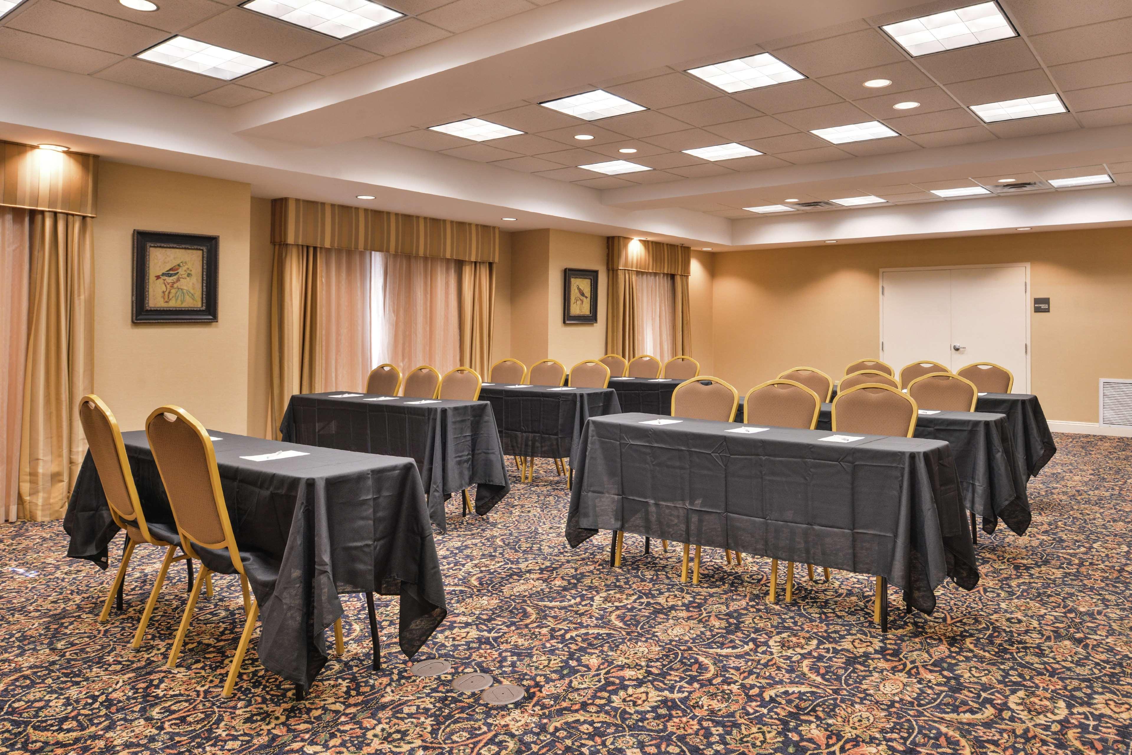 Hampton Inn Jackson-College Avenue Zewnętrze zdjęcie